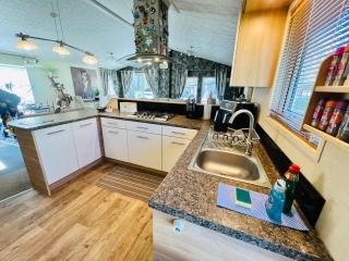 2 Bedroom Lodge FC48, Fairway, Sandown, Isle of Wight, Dog Friendly - 6