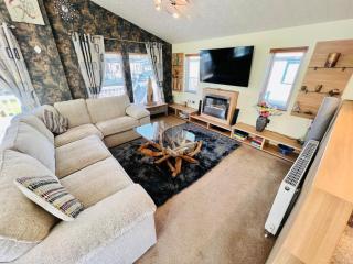 2 Bedroom Lodge FC48, Fairway, Sandown, Isle of Wight, Dog Friendly - 9