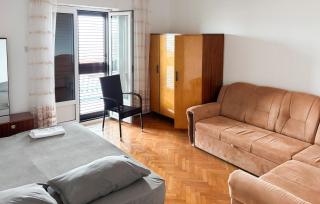 Beautiful Apartment In Karlobag With Wifi - 4