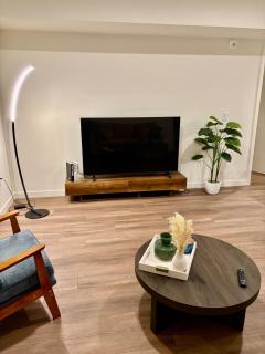 Center of Los Angeles 2B2B with Hollywood Sign View balcony-Pool-Rooftop - 1