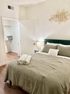 Center of Los Angeles 2B2B with Hollywood Sign View balcony-Pool-Rooftop - 6