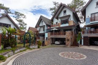 Exclusive Village Home Near Country Club, 18 pax - 0