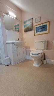 Large 2 bedroom town centre flat with free parking - 1