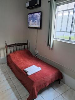 Básico e funcional, com 2 ambientes, sem fogão, com garagem, zona nobre - 4