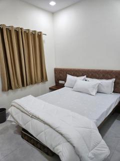 Hotel Shree Sanwariya Inn - Ujjain - 9