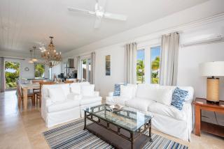 Lux Condo w/Views, Htd Pool, Priv. Beach, Golf Cart, Kayaks, AS SEEN ON HGTV - Governors Harbour - 2