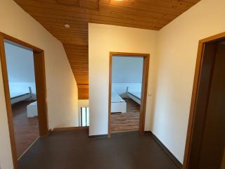 hochwertige 9-Betten Monteurhaus mit Naturblick und Wintergarten - 2