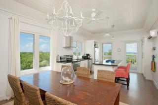 AS SEEN ON HGTV! Lux Condo w/Views, Htd Pool, Beach, Golf Cart, Pickleball - Governor's Harbour - 1