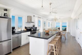 Condo w/Views, Beach, Htd Pool, Golf Cart, Kayaks, Gym, Pickleball Court! - Governorʼs Harbour - 2