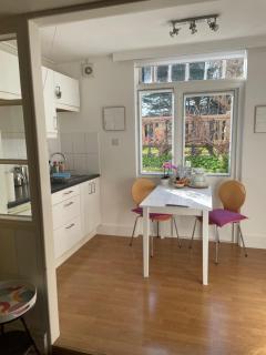 Spacious comfortable flat with free parking in East Finchley, Muswell Hill & close to Alexandra Palace - 1