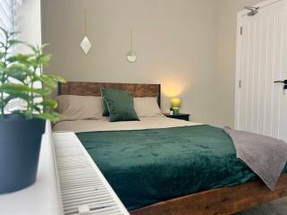 B3 Private Work-Friendly En-Suite Room in Gillingham, Grain Workers - 6
