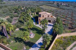 Relaxation Oasis with Pool 4 Bedrooms, 2 Bathrooms - 6