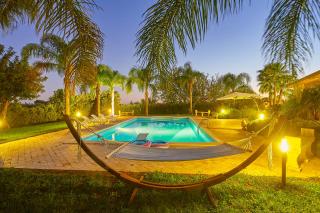 Relaxation Oasis with Pool 4 Bedrooms, 2 Bathrooms - 9