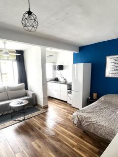 Torremolinos Center Studio & 10 min beach - 3