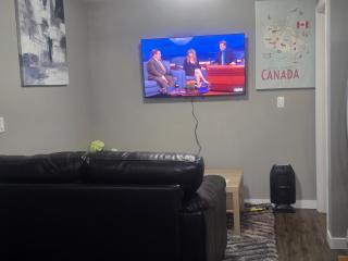 Comfortable Stay Evanston NW - Near YYC Airport, Highways, Shopping & Parks - 3