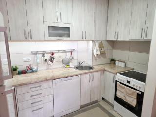 Modern Apartment with Balcony & Parking in Central Budva - 4
