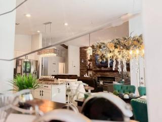 Civic Centre, Resort Oasis, Open Kitchen & Priv Entry - 8