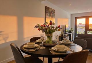 Leeds City Centre 2BR Apartment - Luxury Stay with Private Terrace - 9