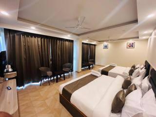 The Hill Heaven A Luxury Property With Balcony & Mountain View Rooms - 3