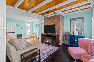 Colonial Row 3B, Off-Street Parking, Private Patio - 0