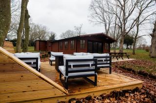 Countryside Cabin on 5 Acres Countryside with Outdoor Firepit, Cinema and converted Stables - 8