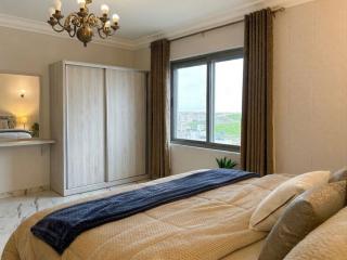 Panorama City View Haven, 2 Bedrooms, 2 Bath with King Bed and Fast Wi-Fi - 5