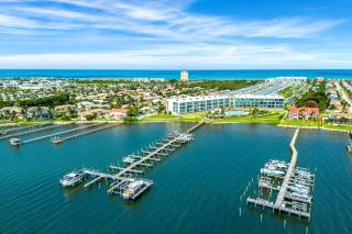 Harbor Island Beach Club - Luxury Waterfront Apartments with Views Pool Dock Private Beach Access - 4