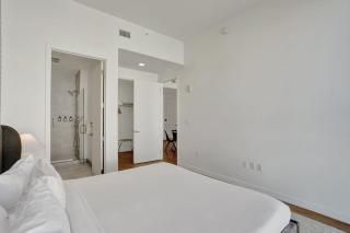 17WEST Spacious 3BR Apartment with Balcony -409 - 2