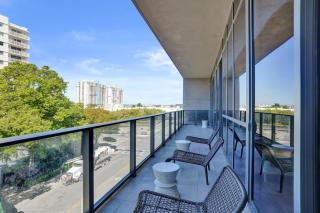 17WEST Spacious 3BR Apartment with Balcony 401 - 7