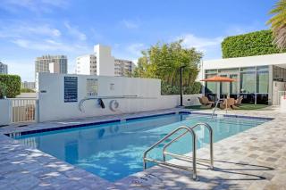 17WEST Spacious 2BR Apartment with Balcony 402 - 6