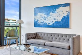 17WEST Spacious 2BR Apartment with Balcony 402 - 2