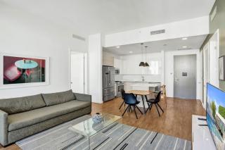 17WEST Spacious 2BR Apartment with Balcony 404 - 1