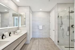17WEST Spacious 2BR Apartment with Balcony 411 - 5