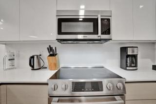 17WEST Spacious 2BR Apartment with Balcony 512 - 3