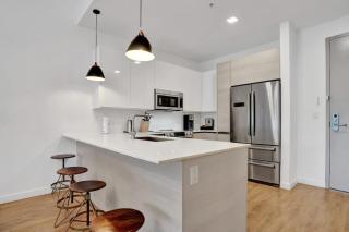 17WEST Spacious 2BR Apartment with Balcony 512 - 1