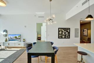 17WEST Spacious 2BR Apartment with Balcony 513 - 5
