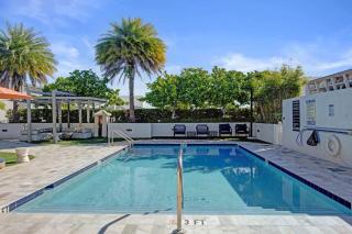 17WEST Spacious 3BR Apartment with Balcony 515 - 6