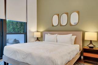 17WEST Spacious 2BR Apartment with Balcony 517 - 9