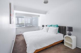 550m to Beach, SPA and Large Backyard , Sleep 9 - 6