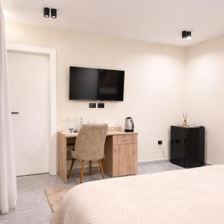 Adna Rooms Tirana Center - 7