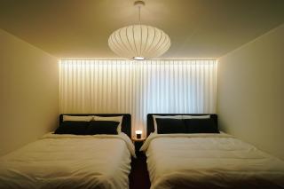 THE TEXTURE - Private Entire Floor, 3BR 5 Beds, Sleeps 8 - Seongsu, 3-Min Walk to Line 2 - K-Heritage Meets Trendy Seongsu - Free Luggage Storage - 1