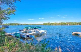 Remodeled 4BR 2 5BA Peninsula Lakehouse at 5RK Ranch Lakeside Private Sandy Shoreline Fireplace & Decks Hayward WI - 2