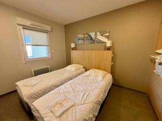 Appartement LUXE 2 Ch, Balcon, Plage, Piscine, Parking - FR-1-194-230 - 3