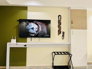 Lovely Suite steps away from the airport and sea - 2