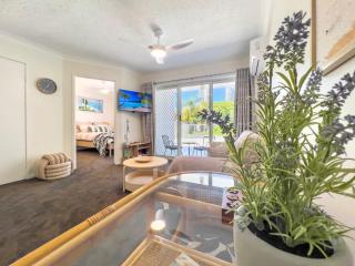 Chevron Island Boutique Retreat near Beach & Pool - 9
