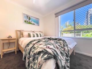 Chevron Island Boutique Retreat near Beach & Pool - 7