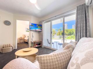 Chevron Island Boutique Retreat near Beach & Pool - 6