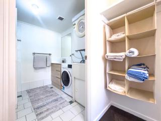 Chevron Island Boutique Retreat near Beach & Pool - 5