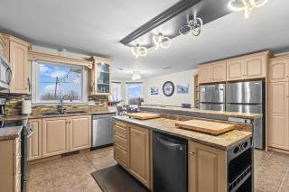 Spacious 5BR 45BA Coastal Home w Patio Fire Pit - 9