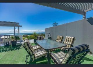 Marcoola Beachfront, spa with views, pool, walk to beach! - 3